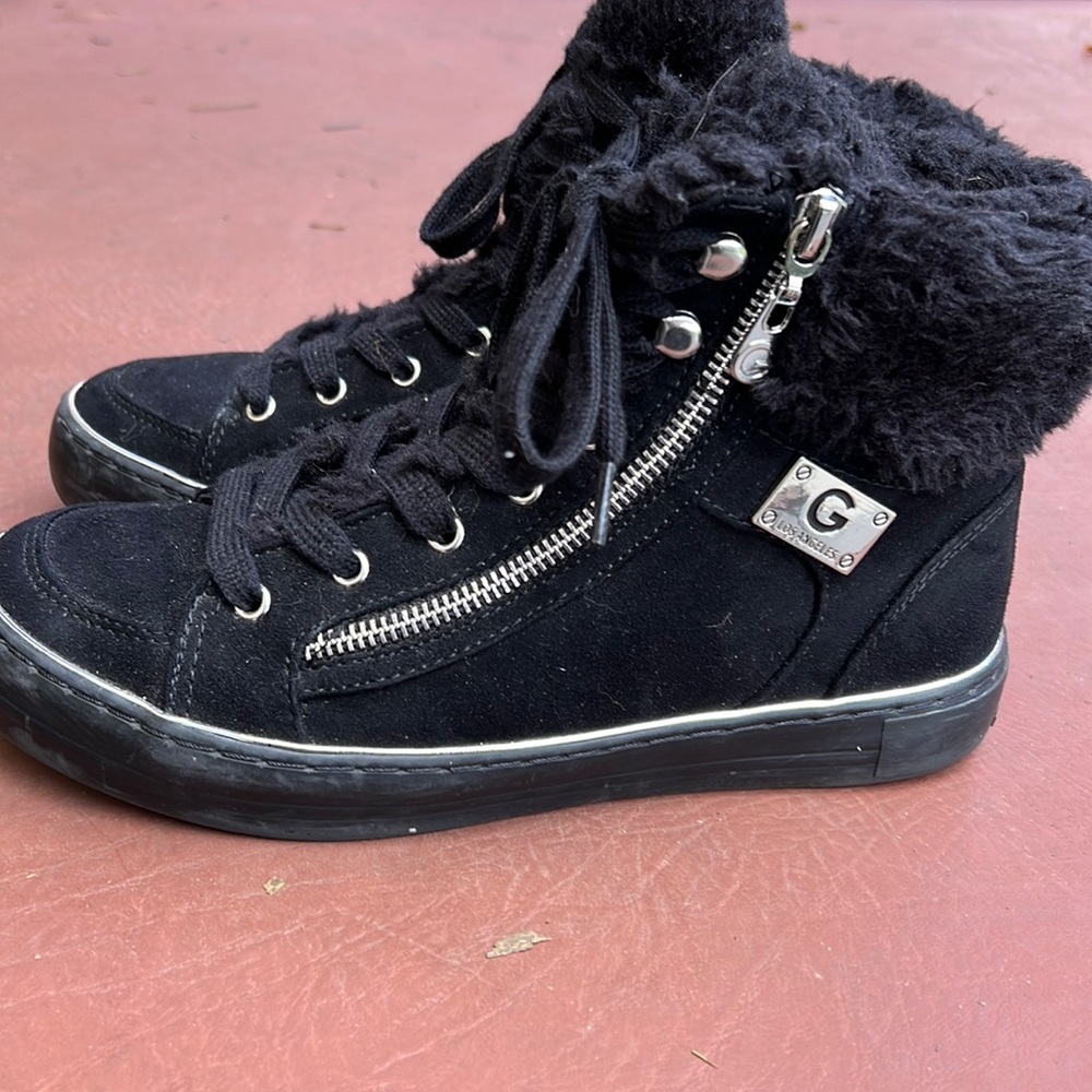 Guess side zip shoes.